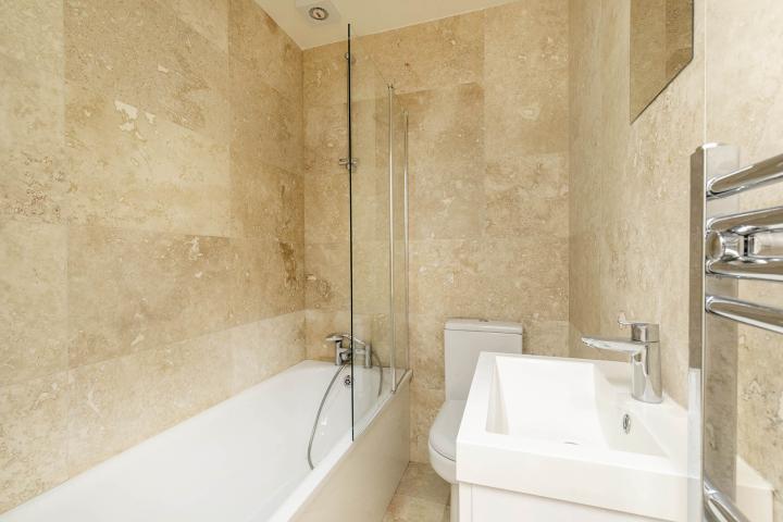 			3 Bedroom, 3 bath, 1 reception Apartment			 Dignam Close , Cricklewood